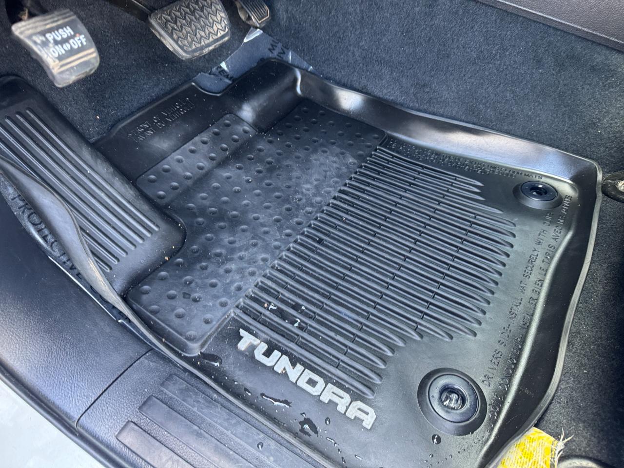 Toyota Tundra SR5 5.7L V8 FFV CrewMax 4WD 2017