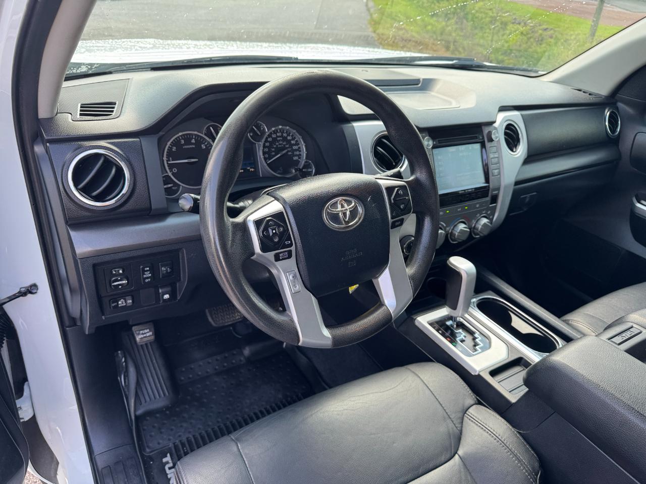 Toyota Tundra SR5 5.7L V8 FFV CrewMax 4WD 2017