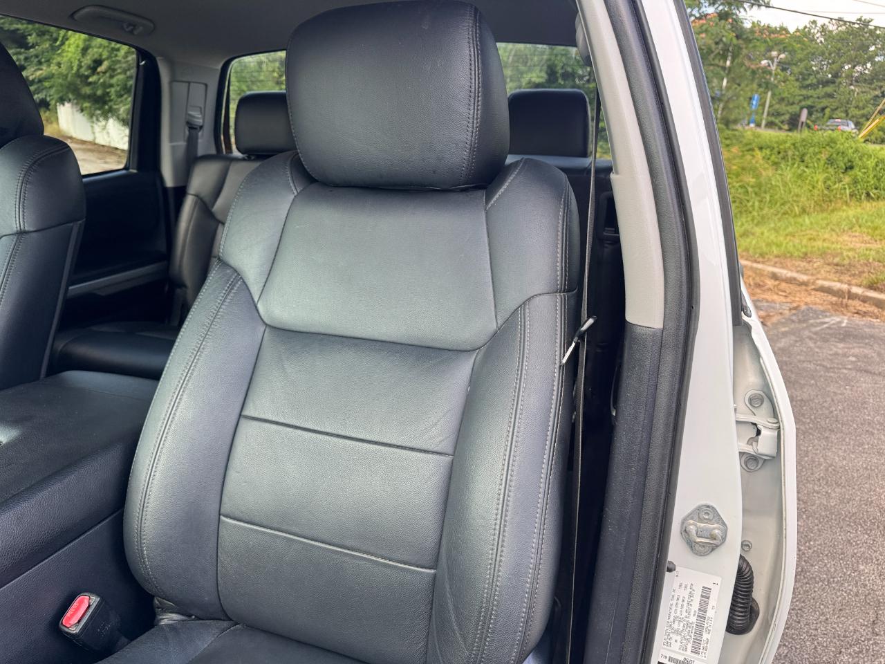 Toyota Tundra SR5 5.7L V8 FFV CrewMax 4WD 2017