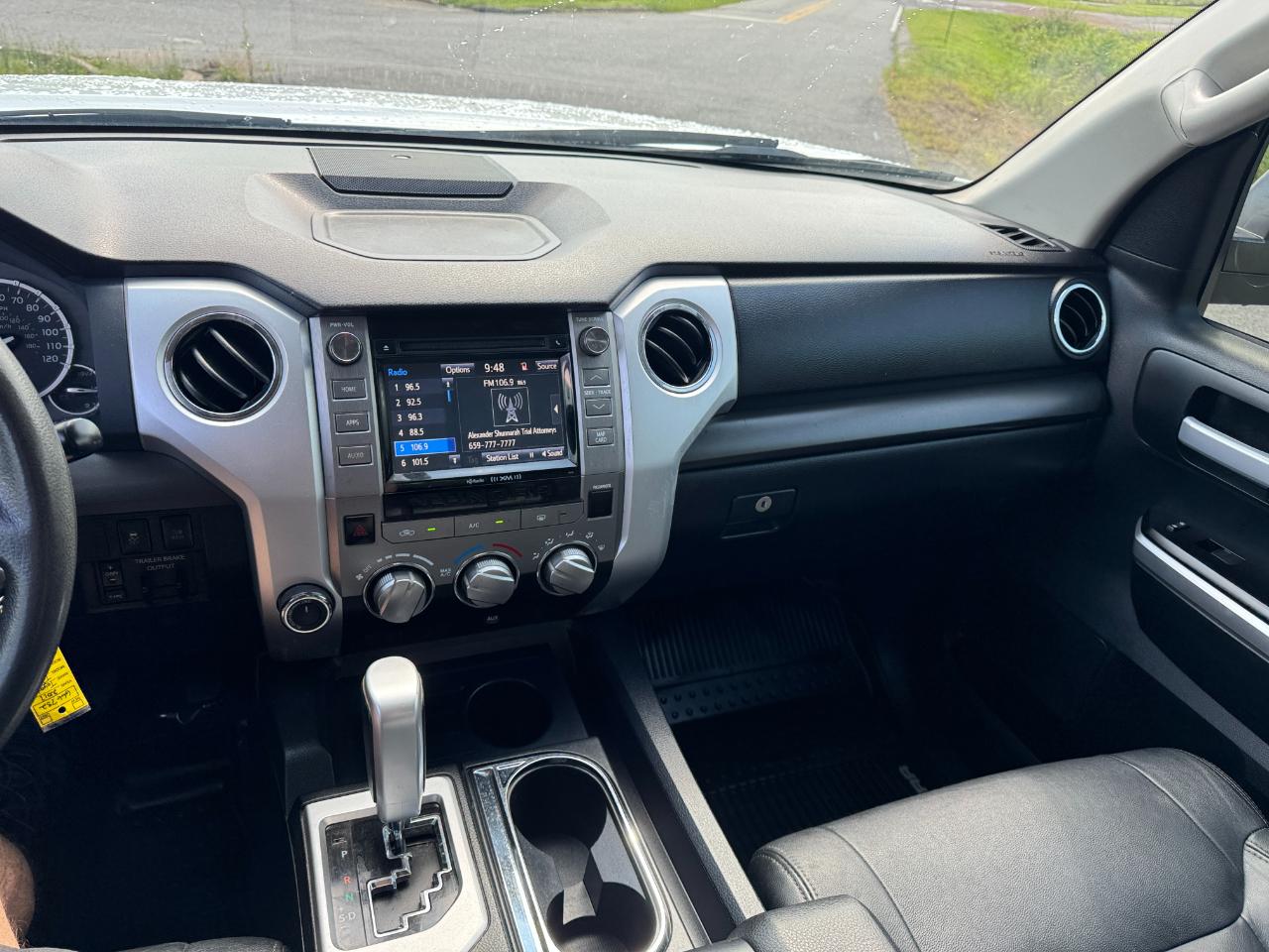 Toyota Tundra SR5 5.7L V8 FFV CrewMax 4WD 2017