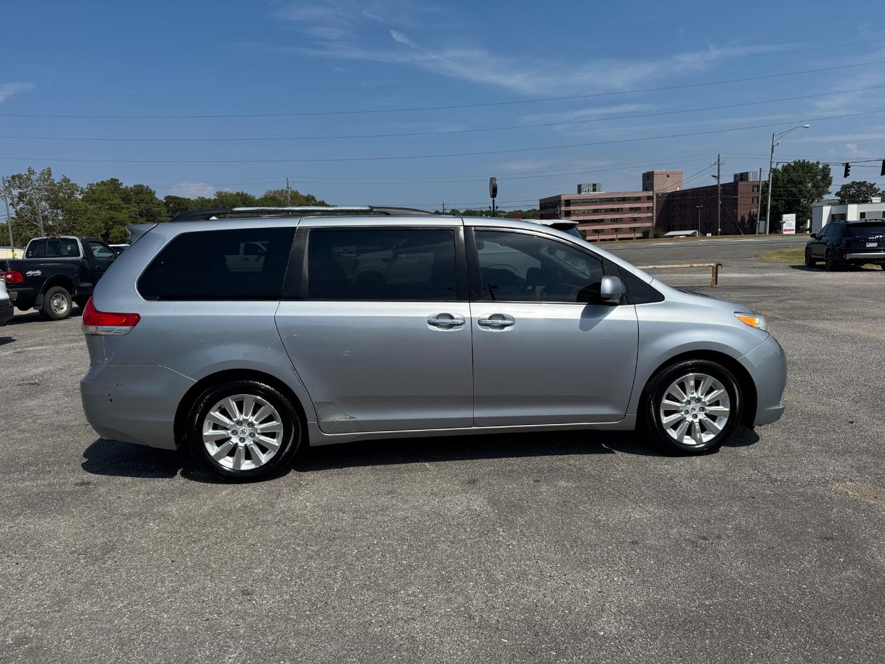 Toyota Sienna Limited FWD 7-Passsenger V6 2012