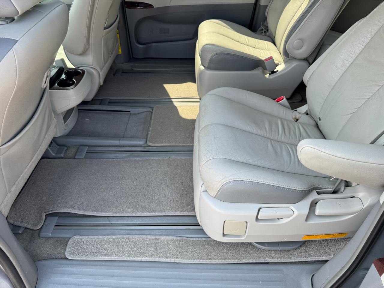 Toyota Sienna Limited FWD 7-Passsenger V6 2012