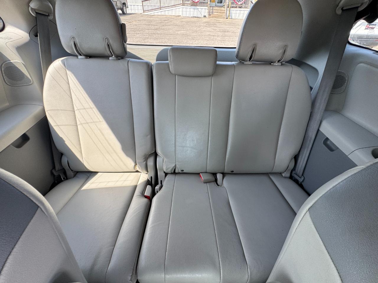 Toyota Sienna Limited FWD 7-Passsenger V6 2012