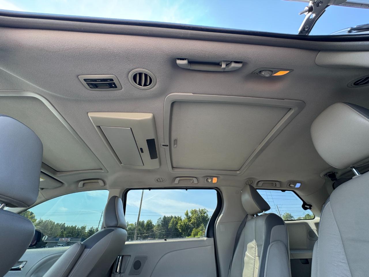 Toyota Sienna Limited FWD 7-Passsenger V6 2012