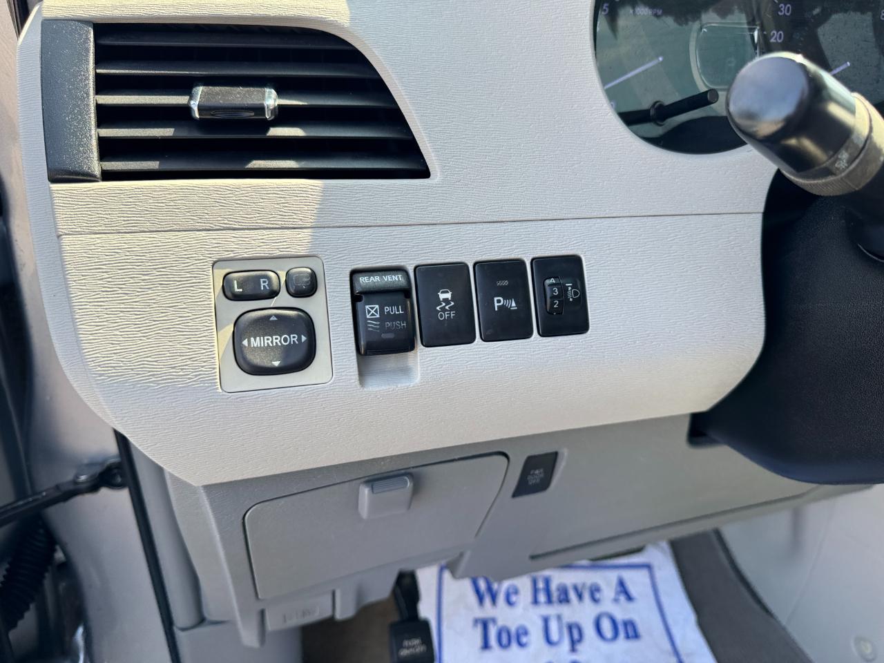 Toyota Sienna Limited FWD 7-Passsenger V6 2012