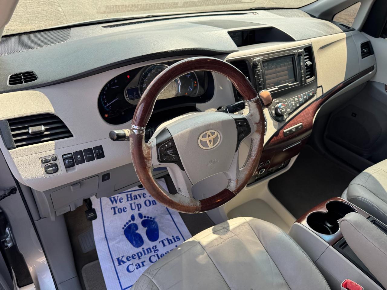 Toyota Sienna Limited FWD 7-Passsenger V6 2012