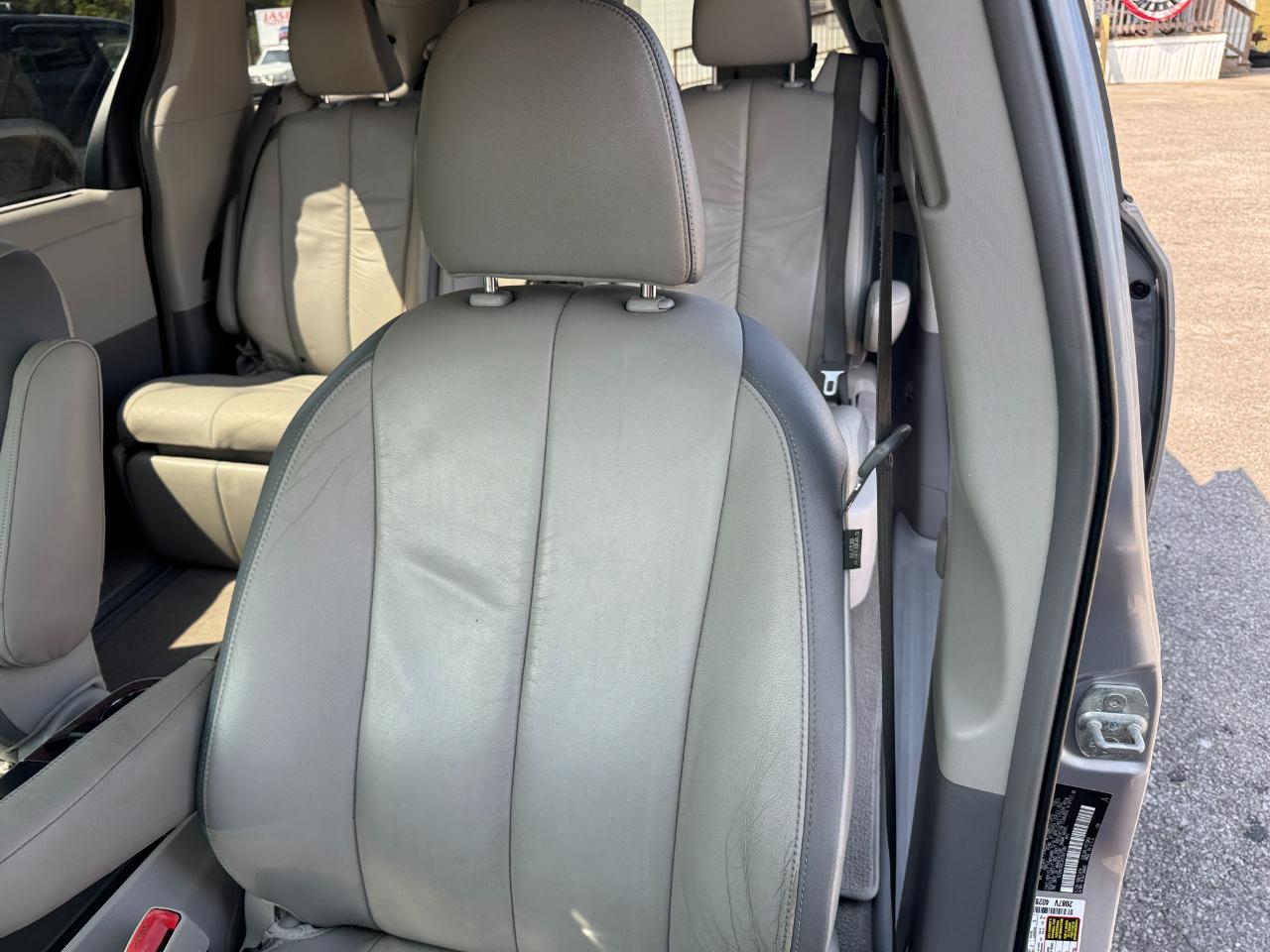 Toyota Sienna Limited FWD 7-Passsenger V6 2012