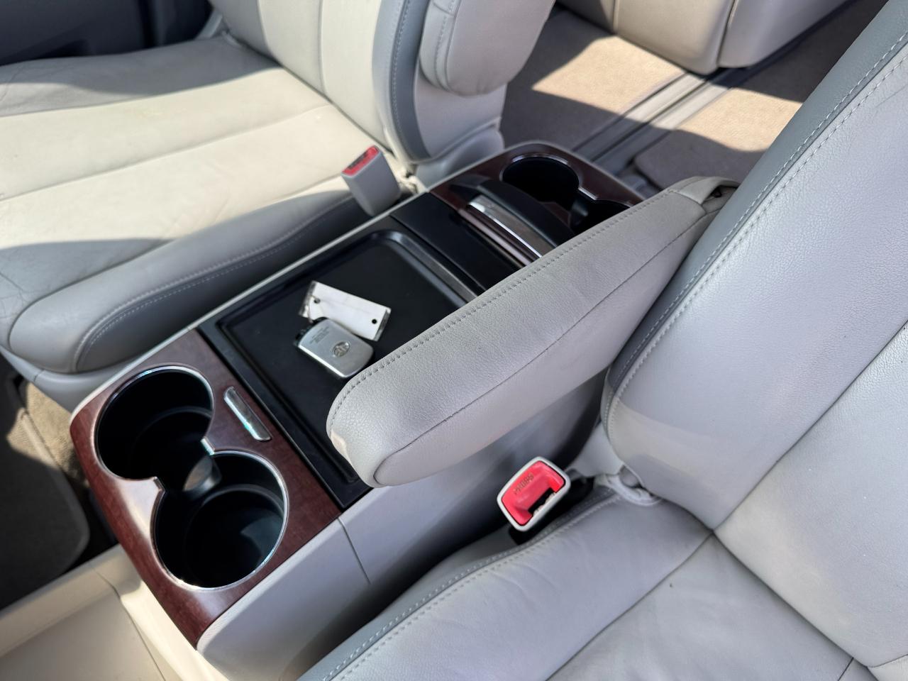 Toyota Sienna Limited FWD 7-Passsenger V6 2012