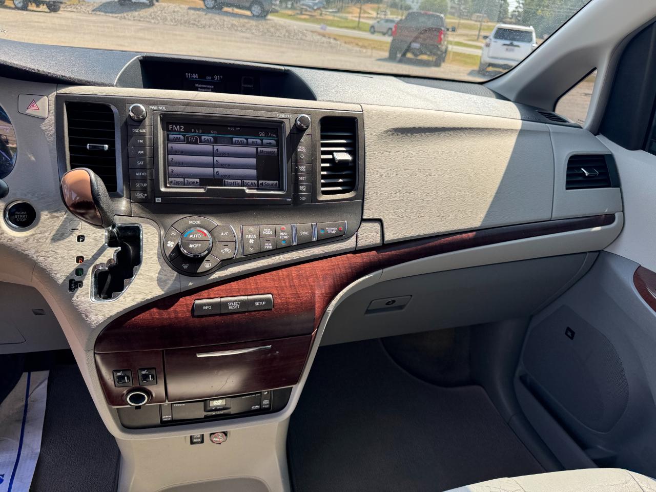 Toyota Sienna Limited FWD 7-Passsenger V6 2012