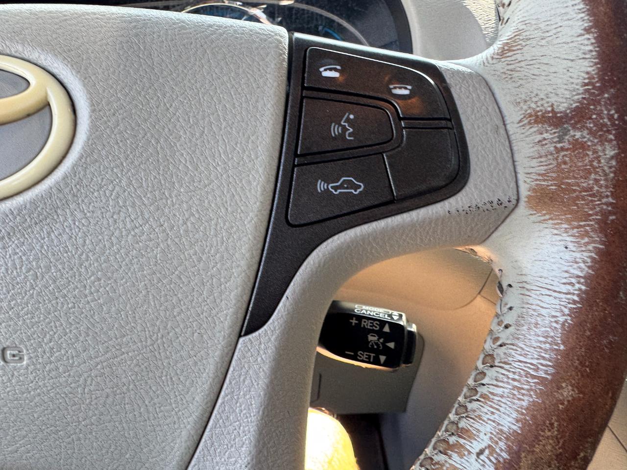 Toyota Sienna Limited FWD 7-Passsenger V6 2012