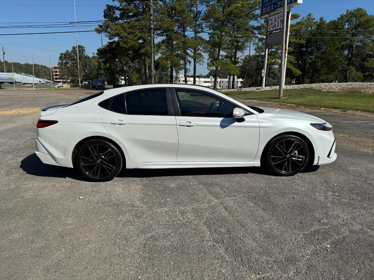 Toyota Camry Hybrid XLE 2025