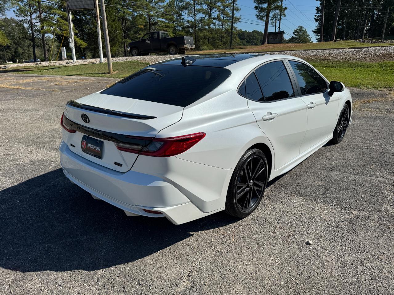 Toyota Camry Hybrid XLE 2025