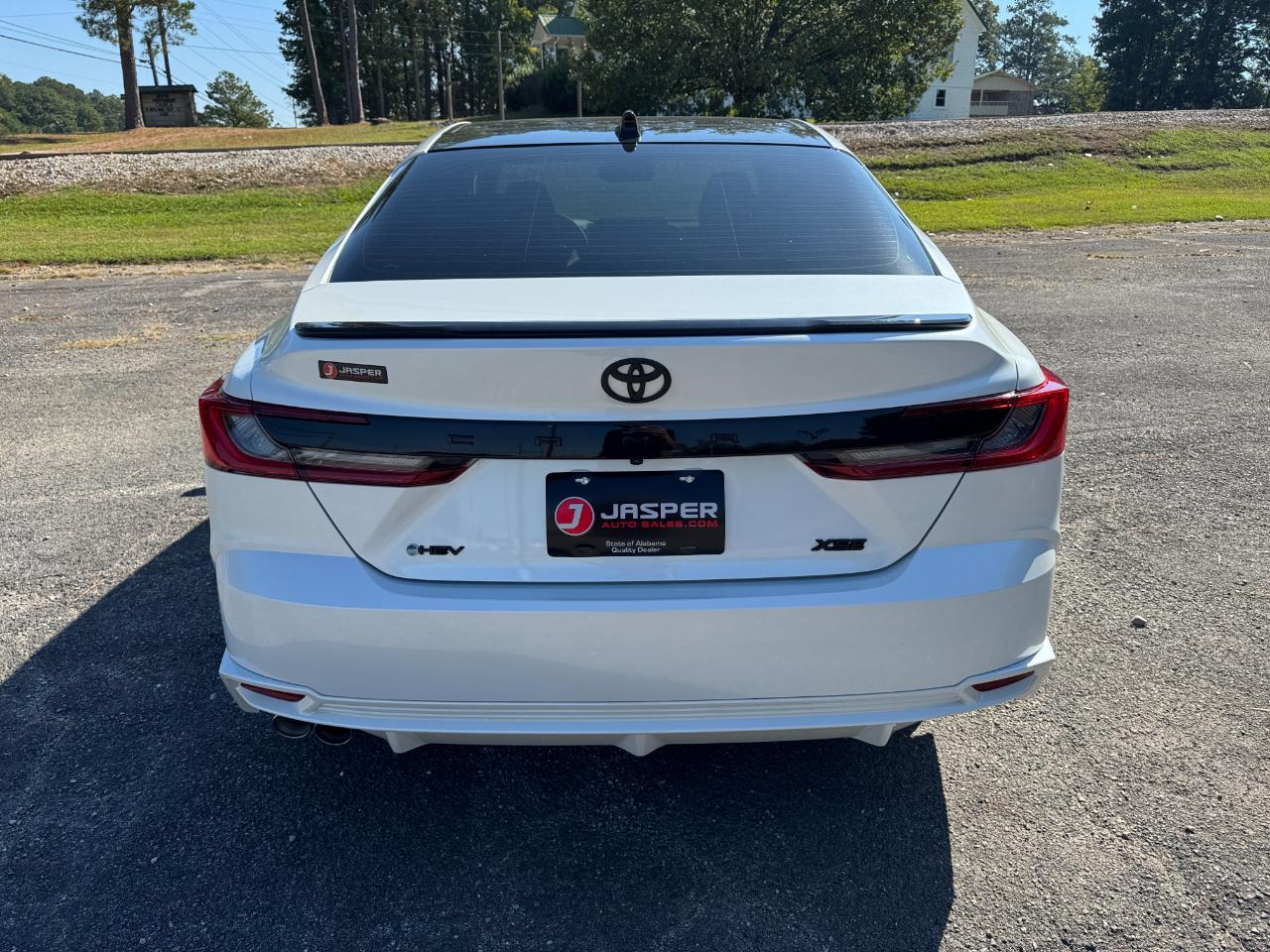 Toyota Camry Hybrid XLE 2025