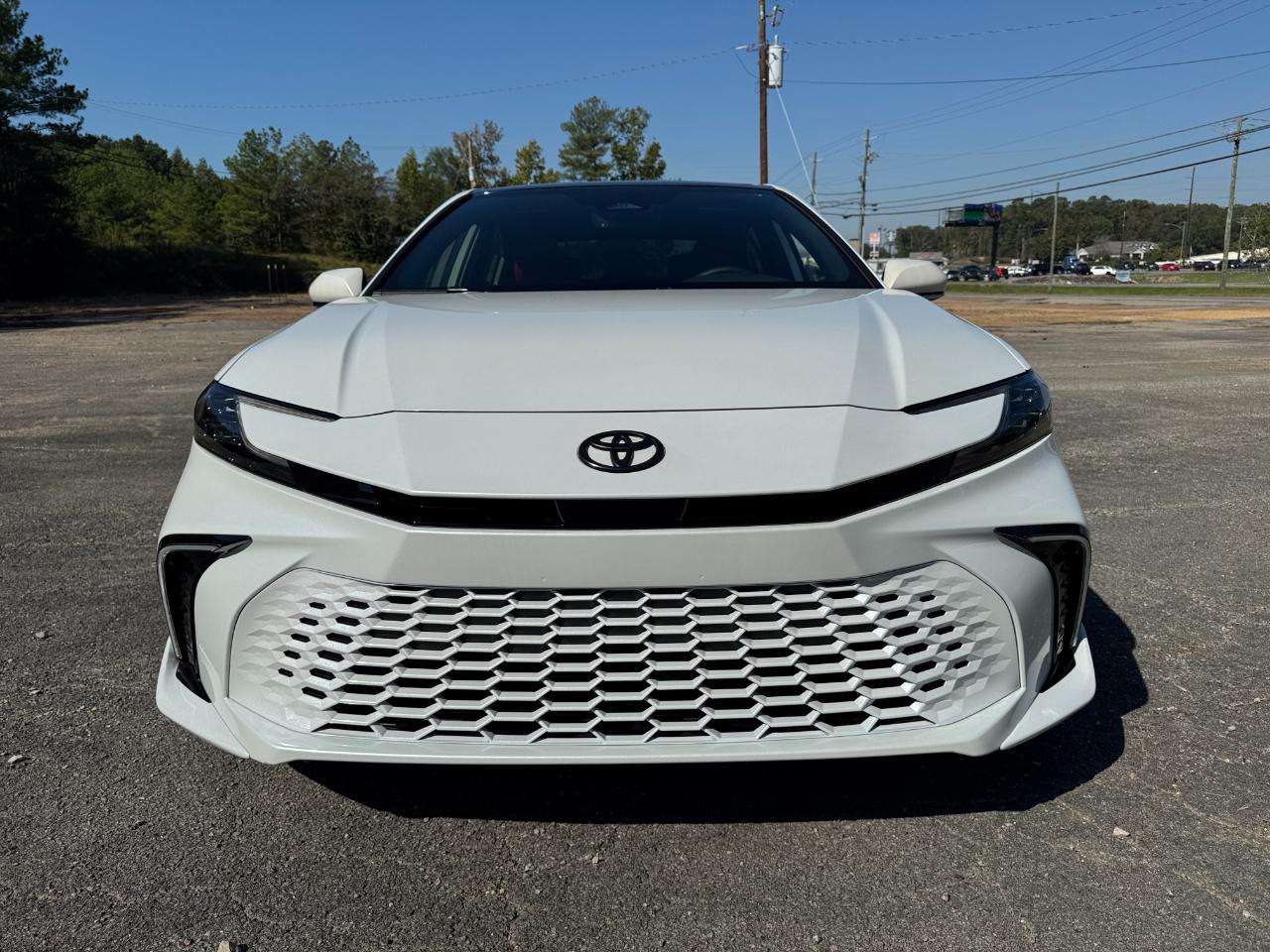 Toyota Camry Hybrid XLE 2025