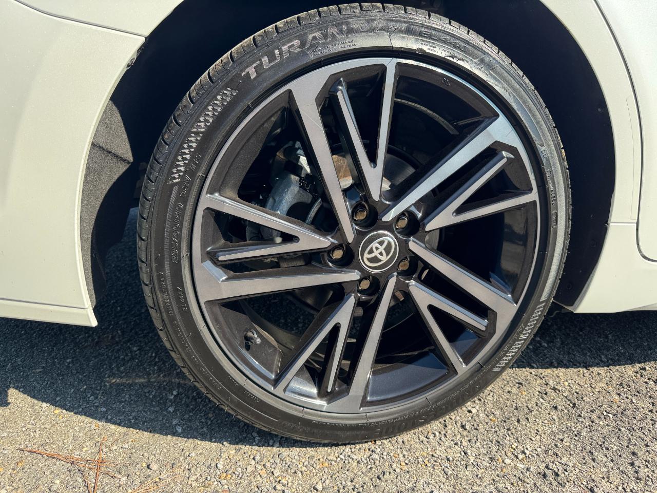 Toyota Camry Hybrid XLE 2025