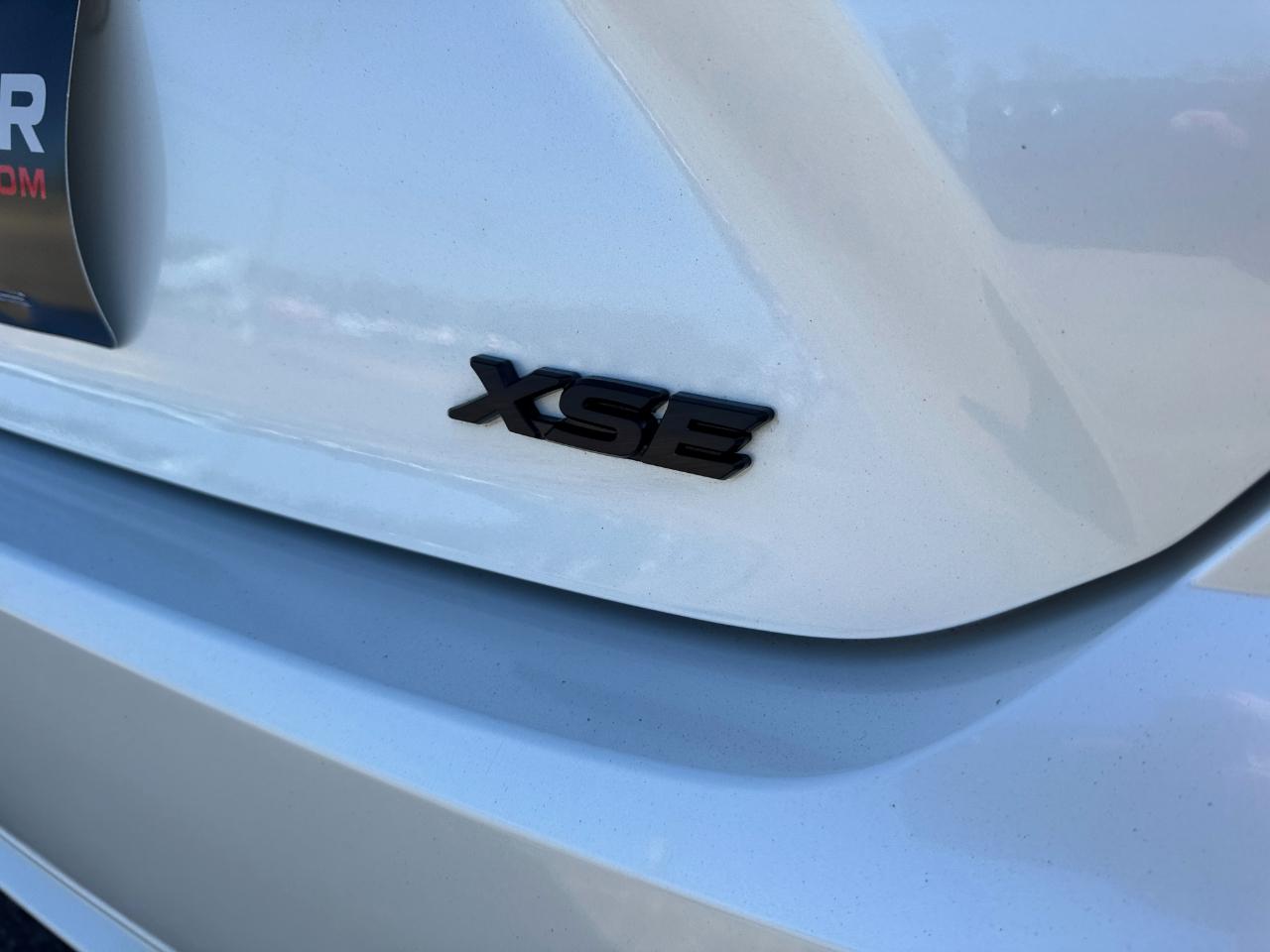 Toyota Camry Hybrid XLE 2025
