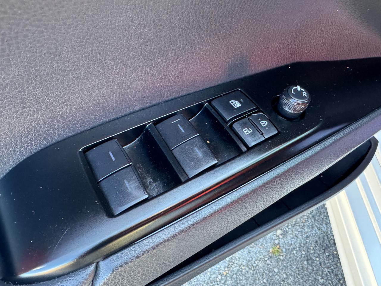 Toyota Camry Hybrid XLE 2025