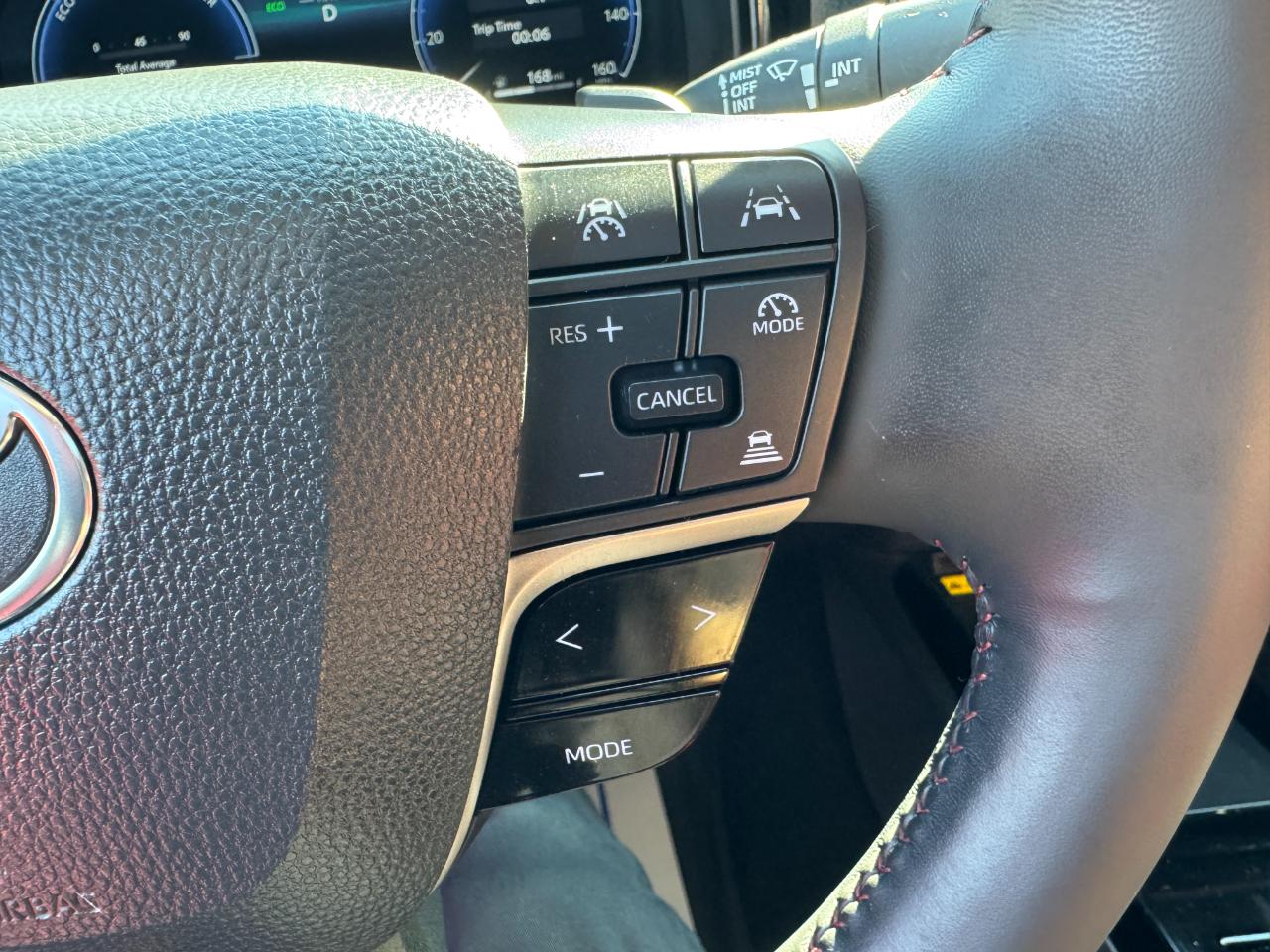 Toyota Camry Hybrid XLE 2025