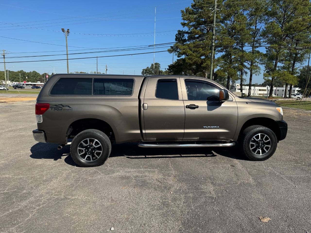 Toyota Tundra Tundra-Grade Double Cab 4.6L 2WD 2011