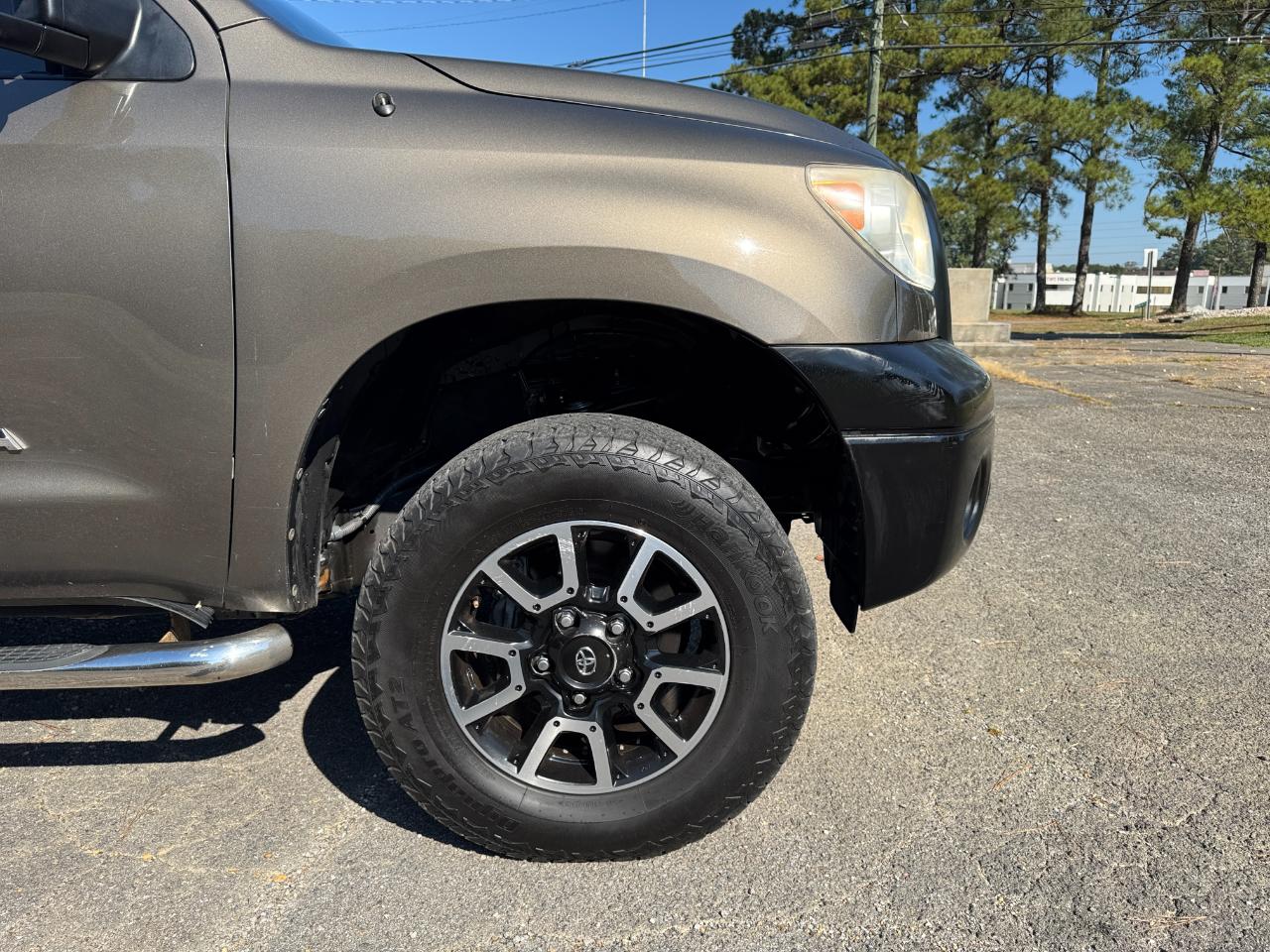 Toyota Tundra Tundra-Grade Double Cab 4.6L 2WD 2011