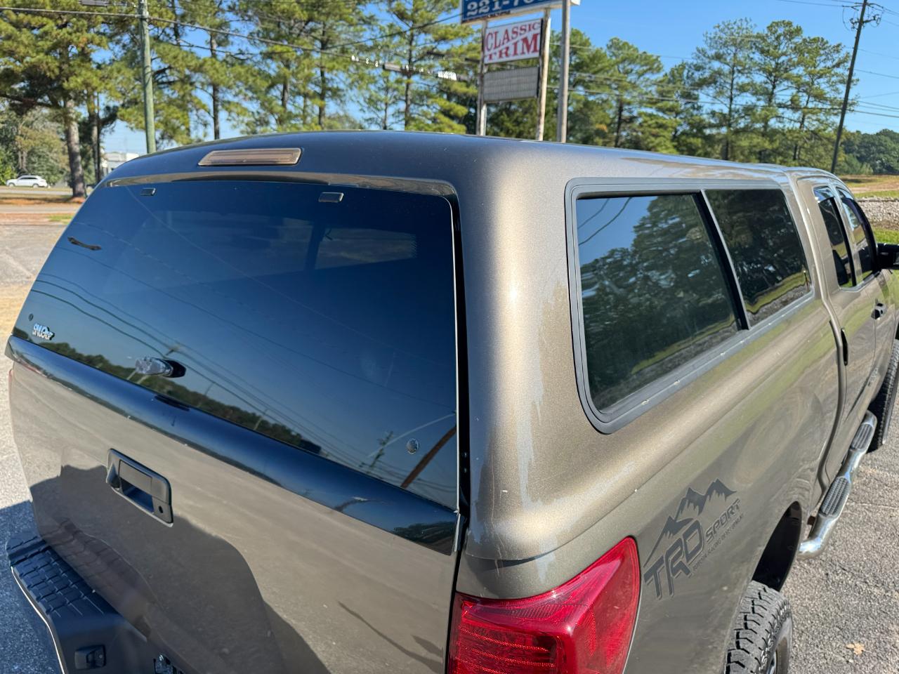 Toyota Tundra Tundra-Grade Double Cab 4.6L 2WD 2011