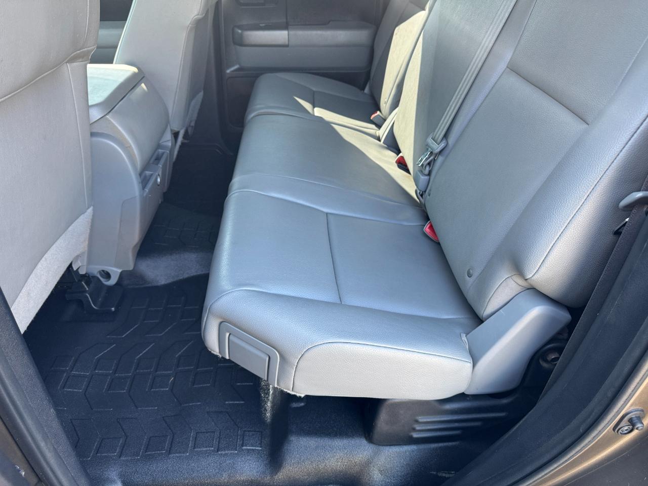 Toyota Tundra Tundra-Grade Double Cab 4.6L 2WD 2011