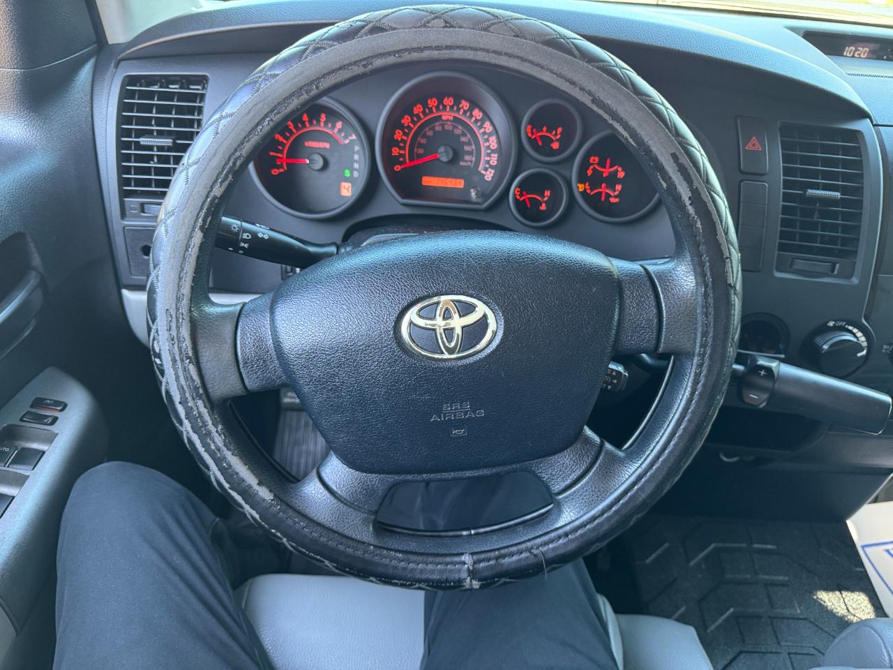Toyota Tundra Tundra-Grade Double Cab 4.6L 2WD 2011