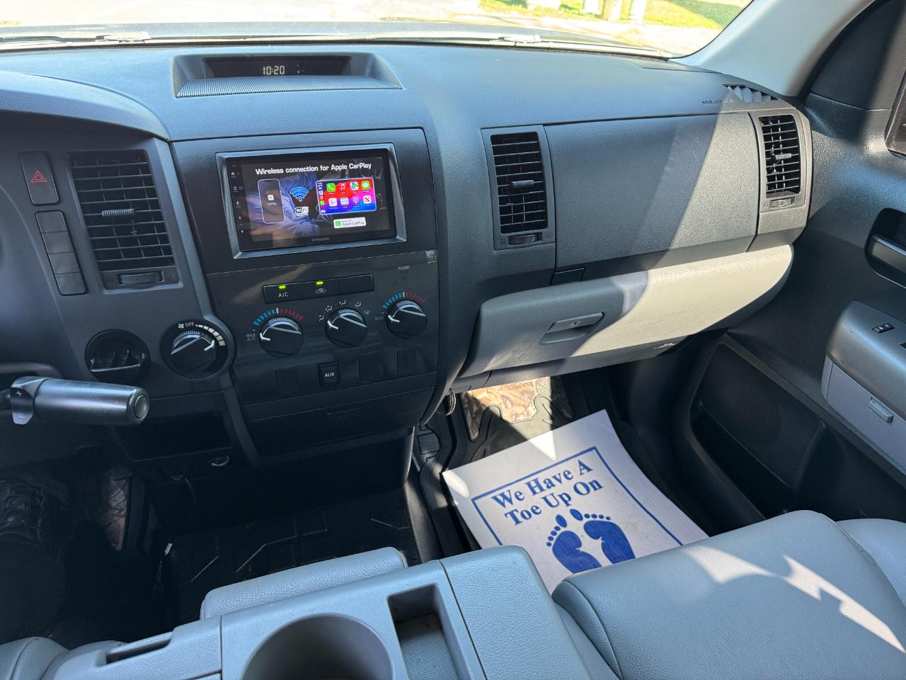 Toyota Tundra Tundra-Grade Double Cab 4.6L 2WD 2011