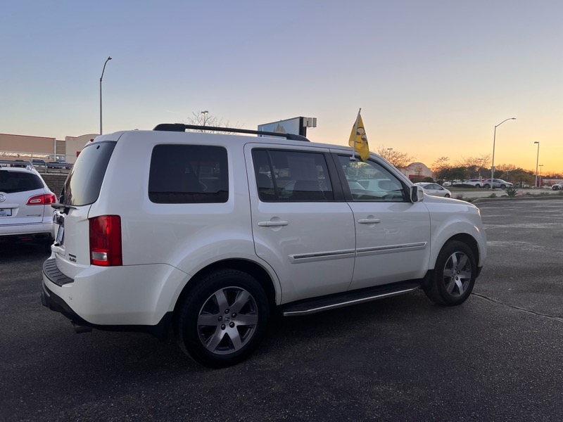 Honda Pilot Touring 4WD 5-Spd AT with DVD 2014 Honda Pilot Touring 4WD 5-Spd AT with DVD 2014