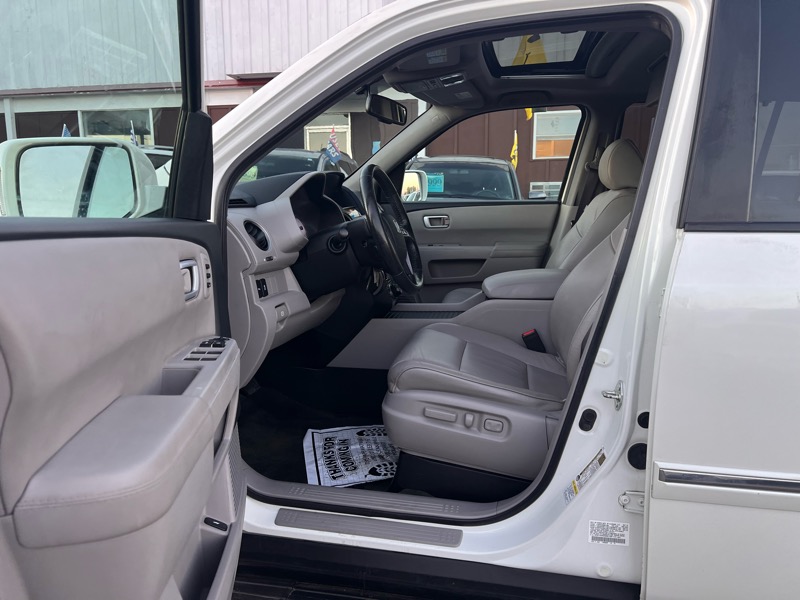 Honda Pilot Touring 4WD 5-Spd AT with DVD 2014 Honda Pilot Touring 4WD 5-Spd AT with DVD 2014