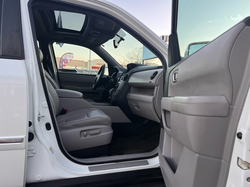 Honda Pilot Touring 4WD 5-Spd AT with DVD 2014 Honda Pilot Touring 4WD 5-Spd AT with DVD 2014