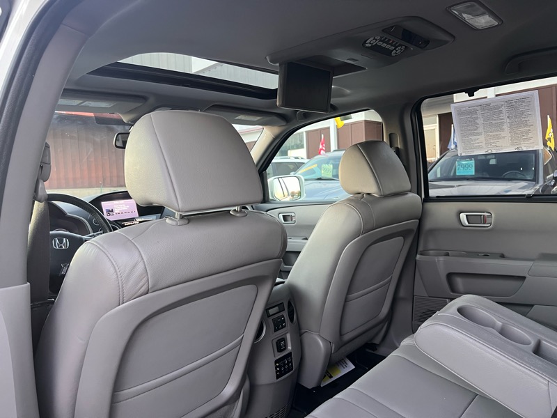 Honda Pilot Touring 4WD 5-Spd AT with DVD 2014 Honda Pilot Touring 4WD 5-Spd AT with DVD 2014