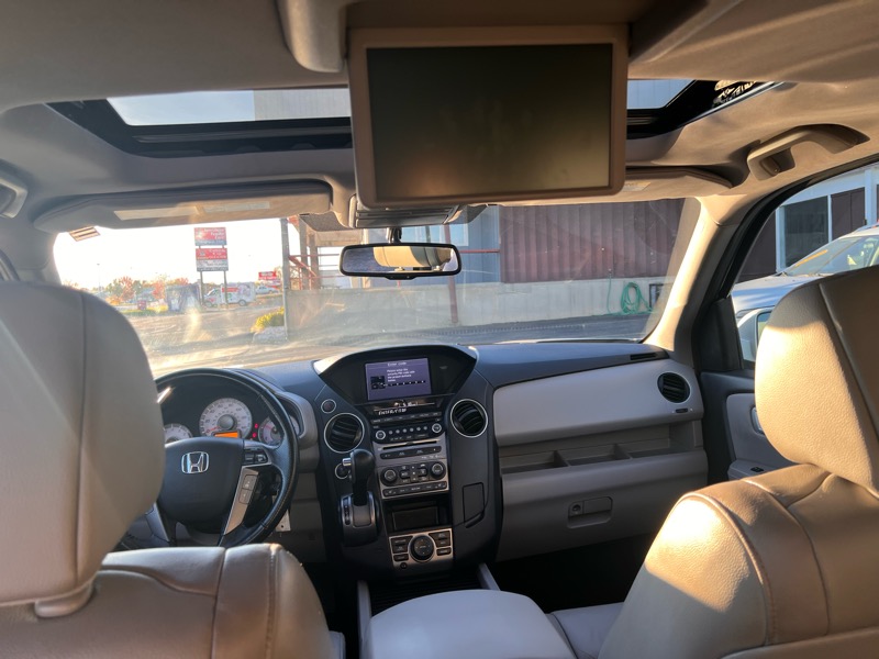 Honda Pilot Touring 4WD 5-Spd AT with DVD 2014 Honda Pilot Touring 4WD 5-Spd AT with DVD 2014