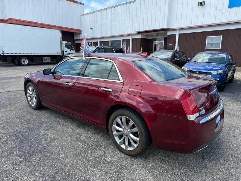 2018 Chrysler 300 Limited - Photo 7