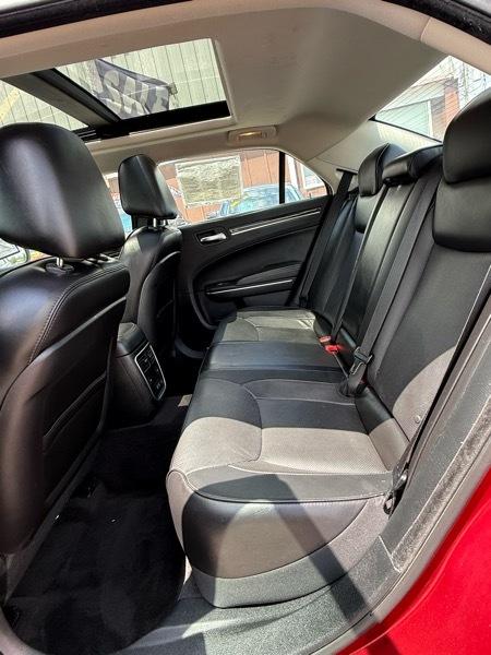 2018 Chrysler 300 Limited - Photo 12