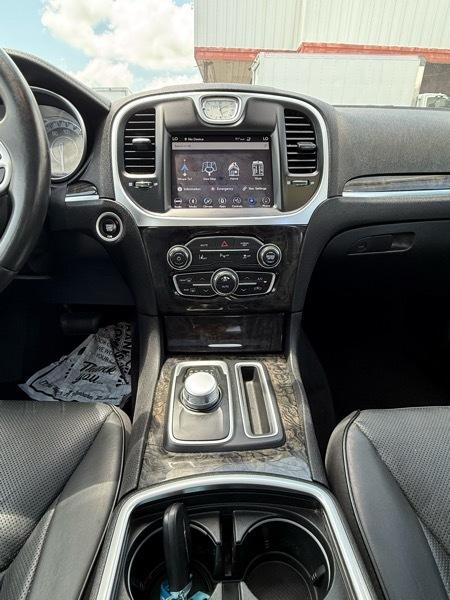 2018 Chrysler 300 Limited - Photo 16