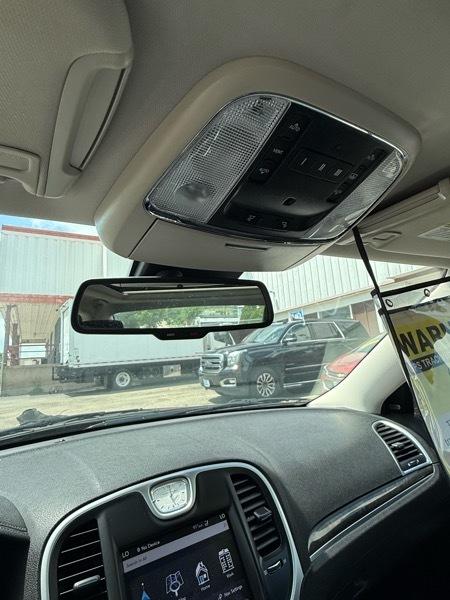 2018 Chrysler 300 Limited - Photo 17