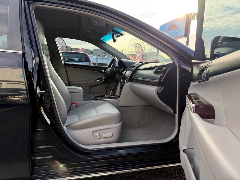 Toyota Camry 4dr Sedan XLE Auto 2012