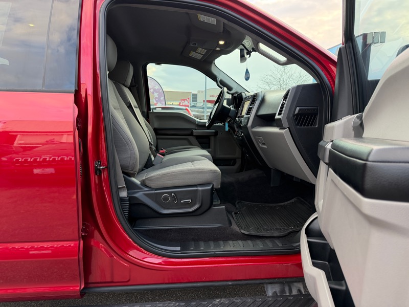 Ford F-150 2WD SuperCrew 150" XLT 2015