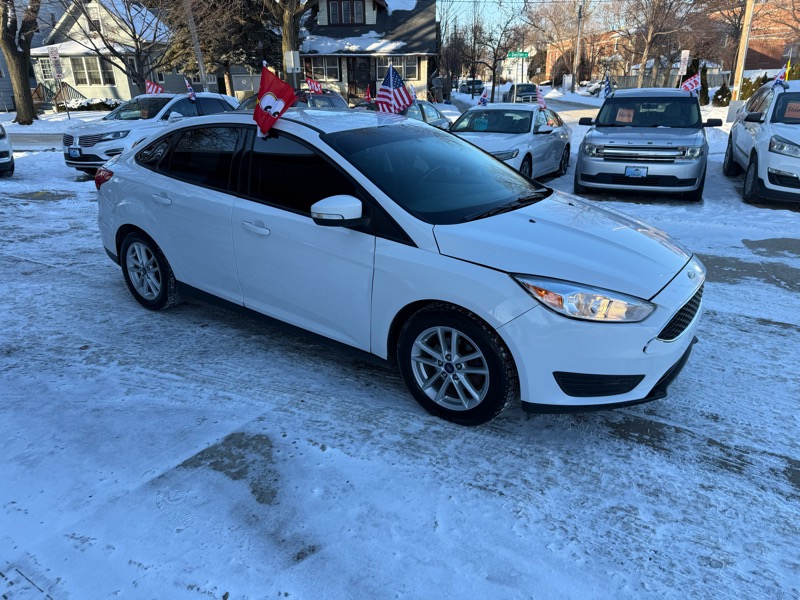 Ford Focus SE Sedan 2016