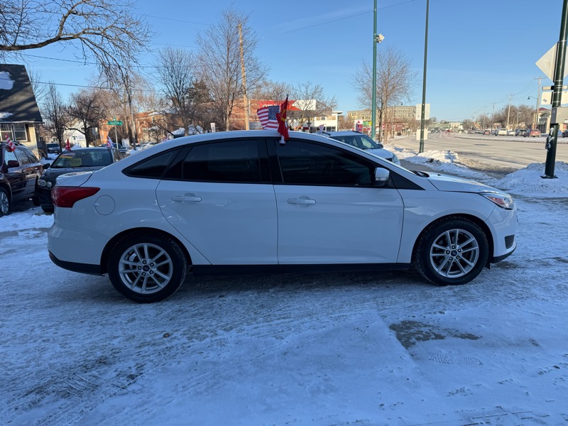 Ford Focus SE Sedan 2016