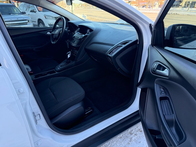 Ford Focus SE Sedan 2016