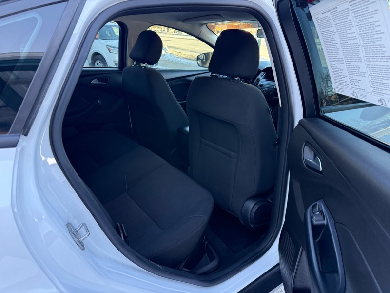 Ford Focus SE Sedan 2016