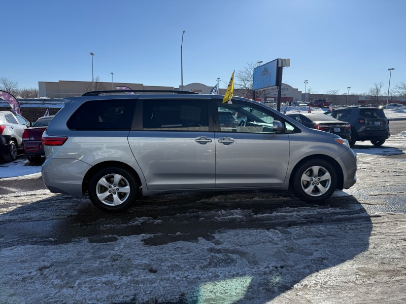 Toyota Sienna LE FWD 8-Passenger V6 2016
