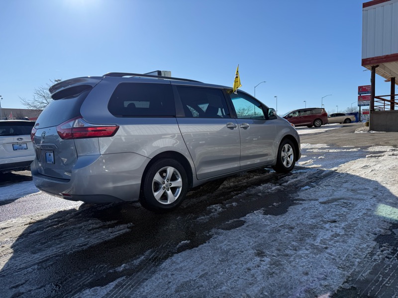 Toyota Sienna LE FWD 8-Passenger V6 2016