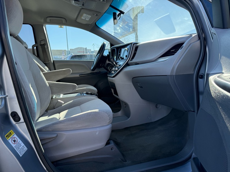Toyota Sienna LE FWD 8-Passenger V6 2016