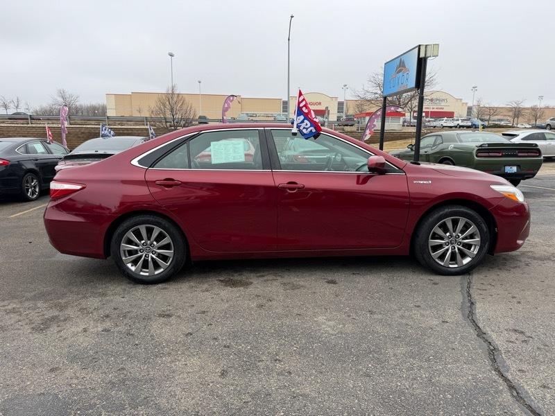 Toyota Camry Hybrid XLE 2017