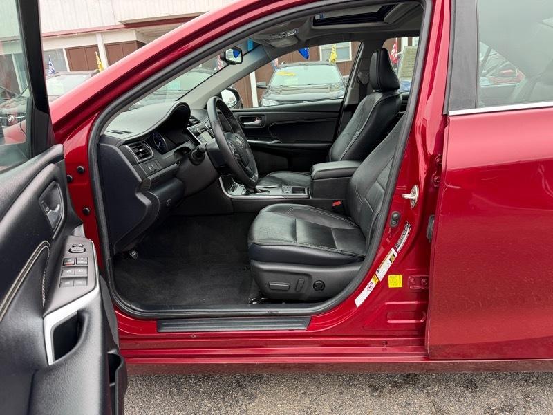 Toyota Camry Hybrid XLE 2017