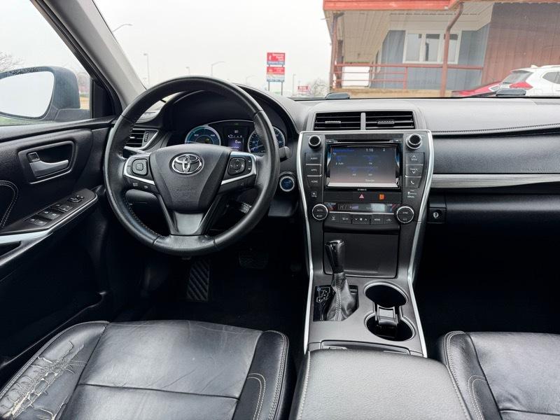 Toyota Camry Hybrid XLE 2017