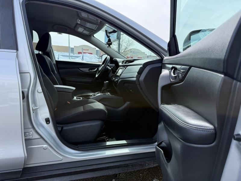 Nissan ROGUE S/SV  2017